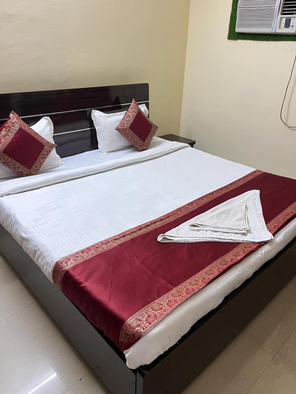 Lavish Living Villa Varanasi Exteriör bild
