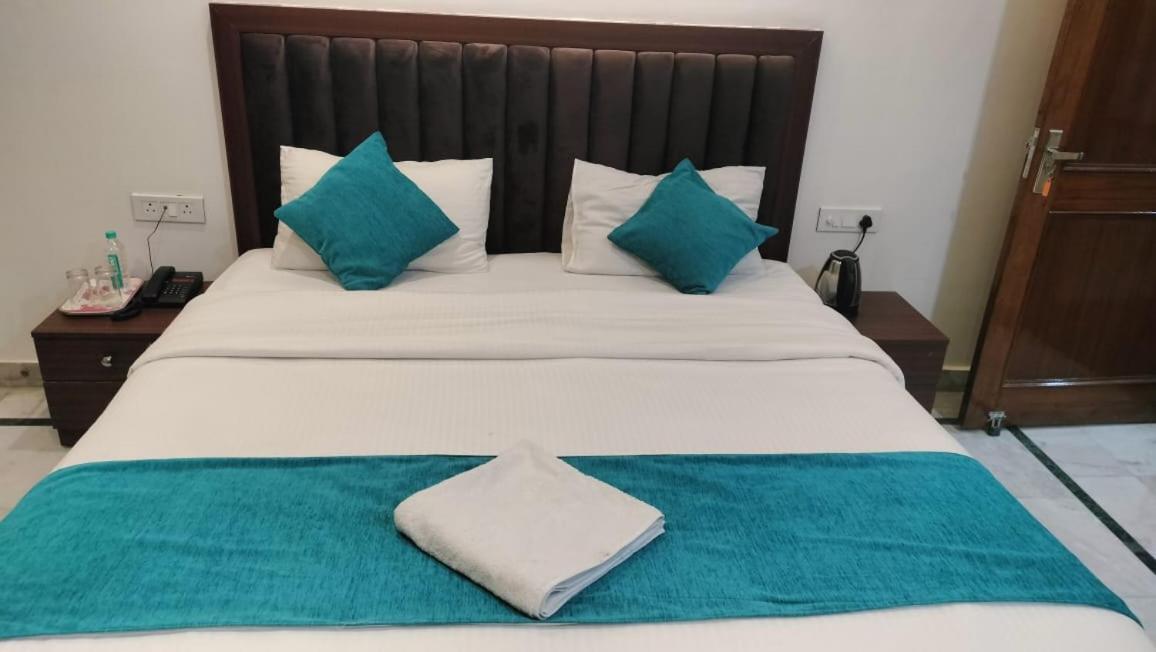 Lavish Living Villa Varanasi Exteriör bild